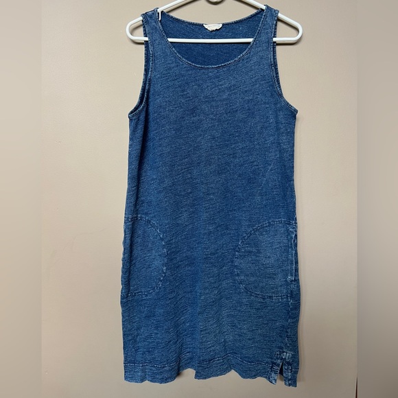 Jane and Delancey Dresses & Skirts - Jane and Delancey Chambray Shift Dress with pockets SIZE M